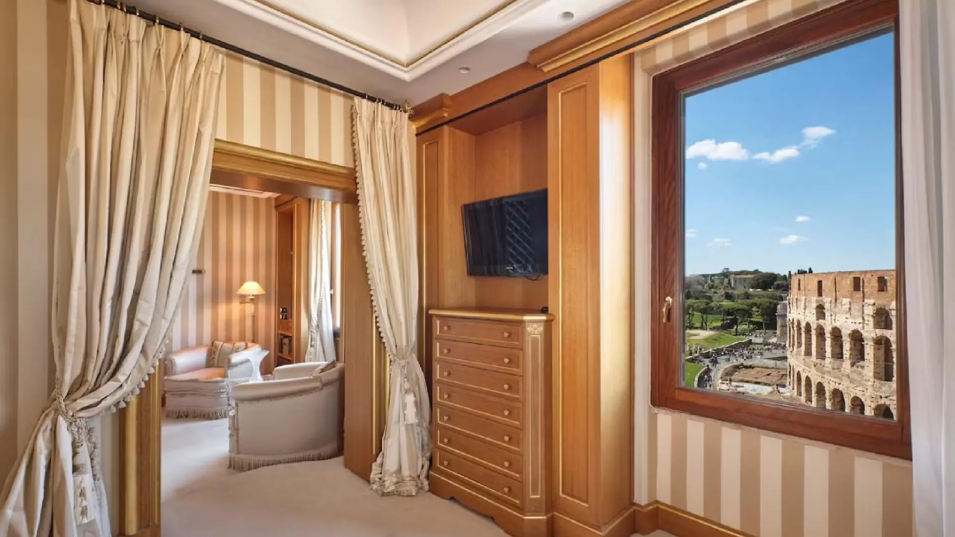 Penthouse For 6 People In Centre Of Rome Luxury Apartment