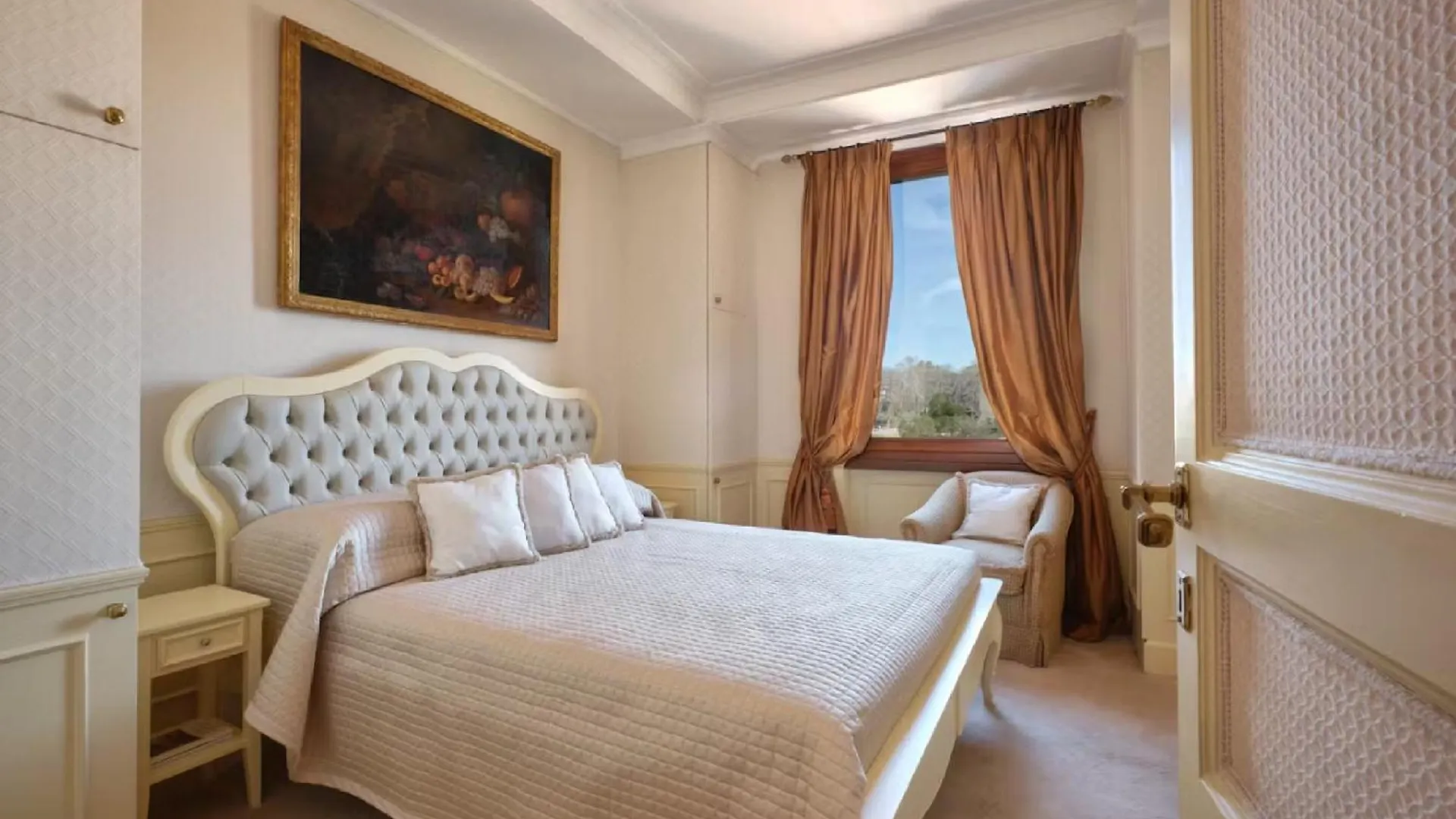 Penthouse For 6 People In Centre Of Rome Luxury Apartment Italy