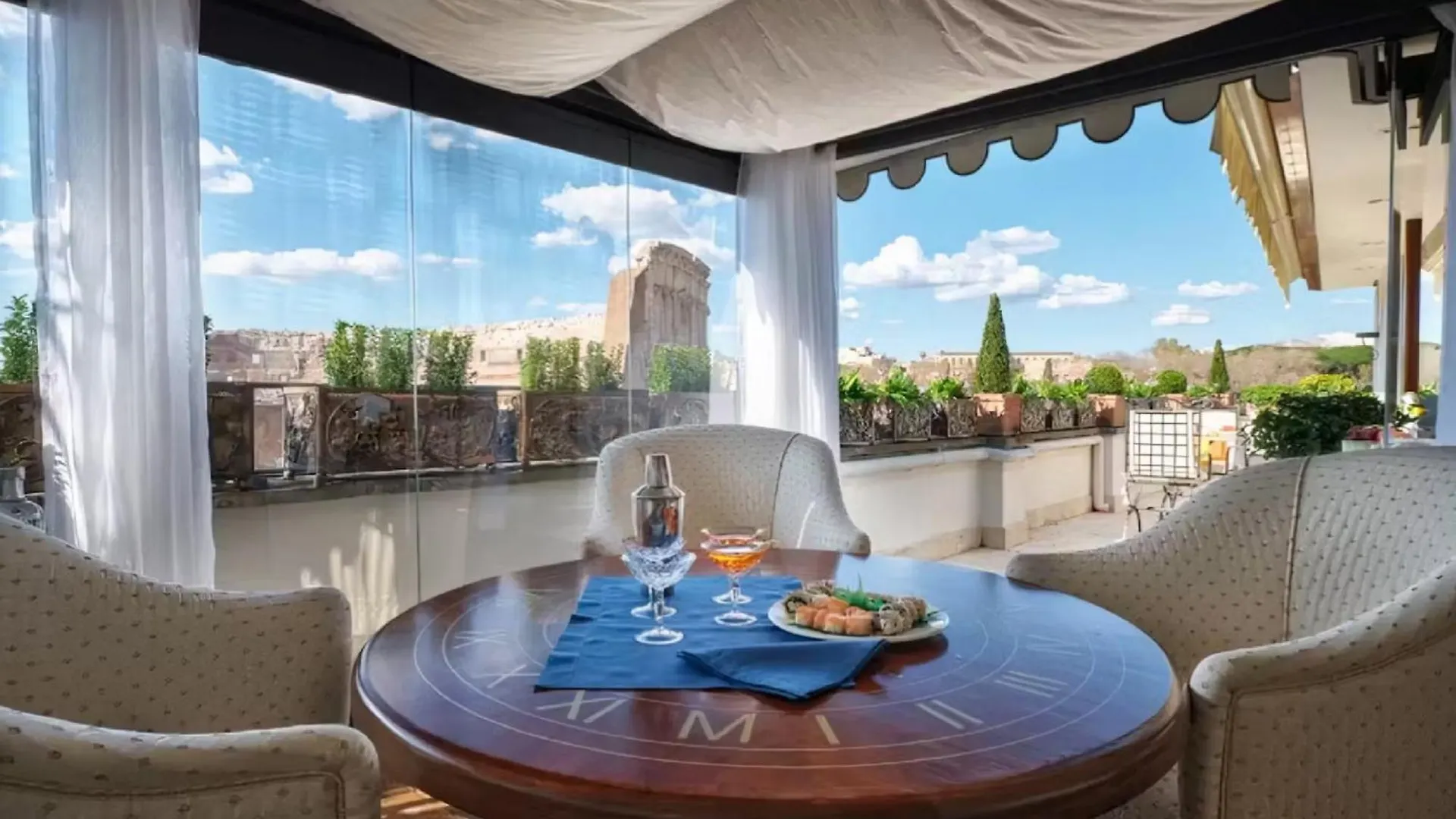 Penthouse For 6 People In Centre Of Rome Luxury Apartment